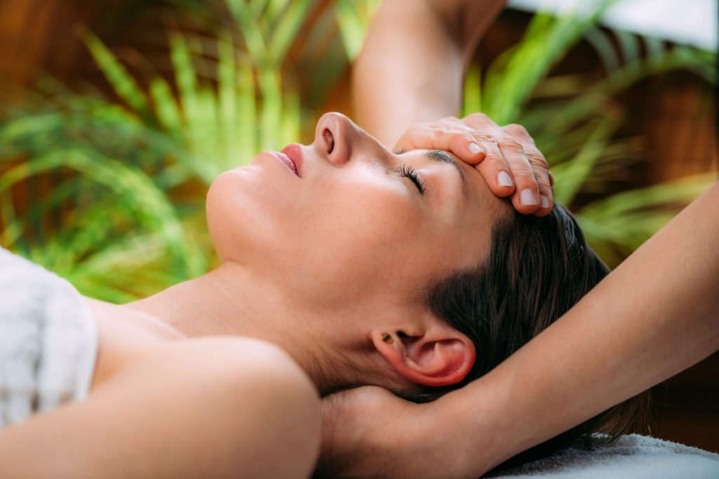 Le massage crânien, détente du cuir chevelu et du visage - Art Haya Massages Metz